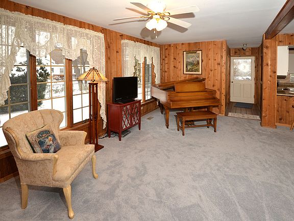4th image of 563 Northampton Cir