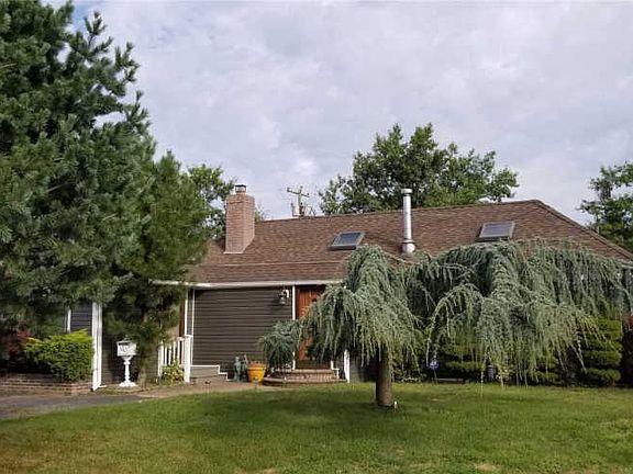 2nd image of 2553 Aster Pl N
