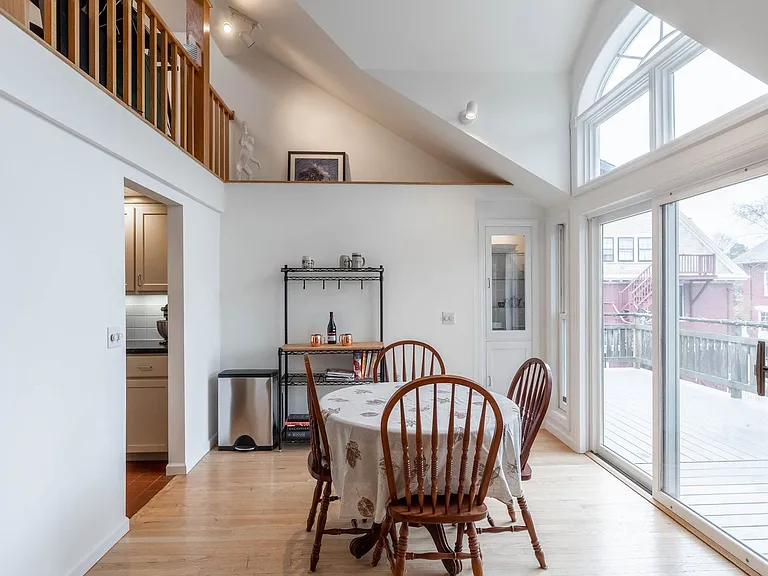208-210 Vaughan Street — Photo 15