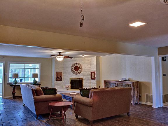2nd image of 6203 Lynnhaven Dr