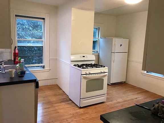 eat-in kitchen
