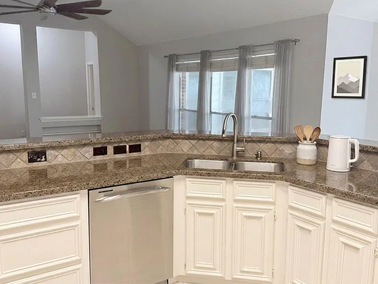 4514 Pebblestone Dr — Photo 9