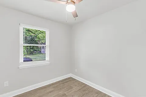 109 Camellia Rd — Photo 30