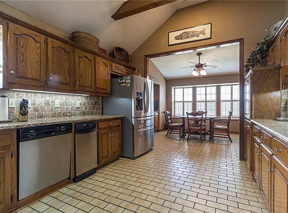 5th image of 1813 Carmel Dr