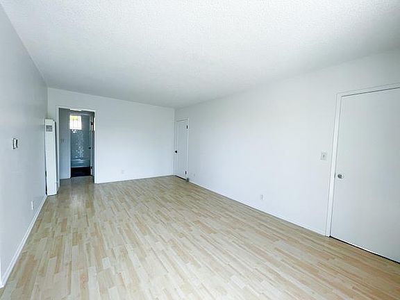 4th image of 625 Pier Ave #2