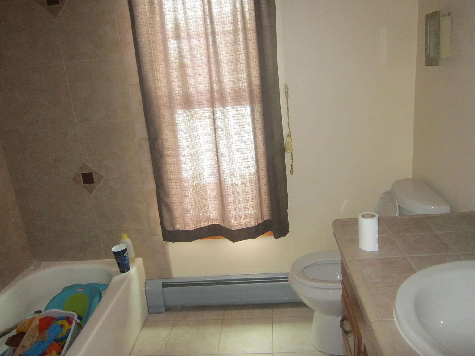 3 bed, 1408 sqft, $3,000 — Photo 2