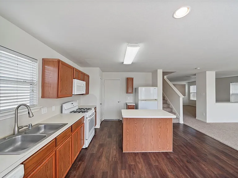 3610 Avalon Castle Dr — Photo 7