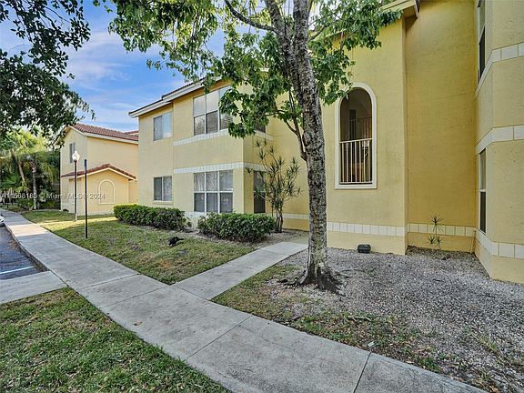 4th image of 457 Vista Isles Dr APT 2112