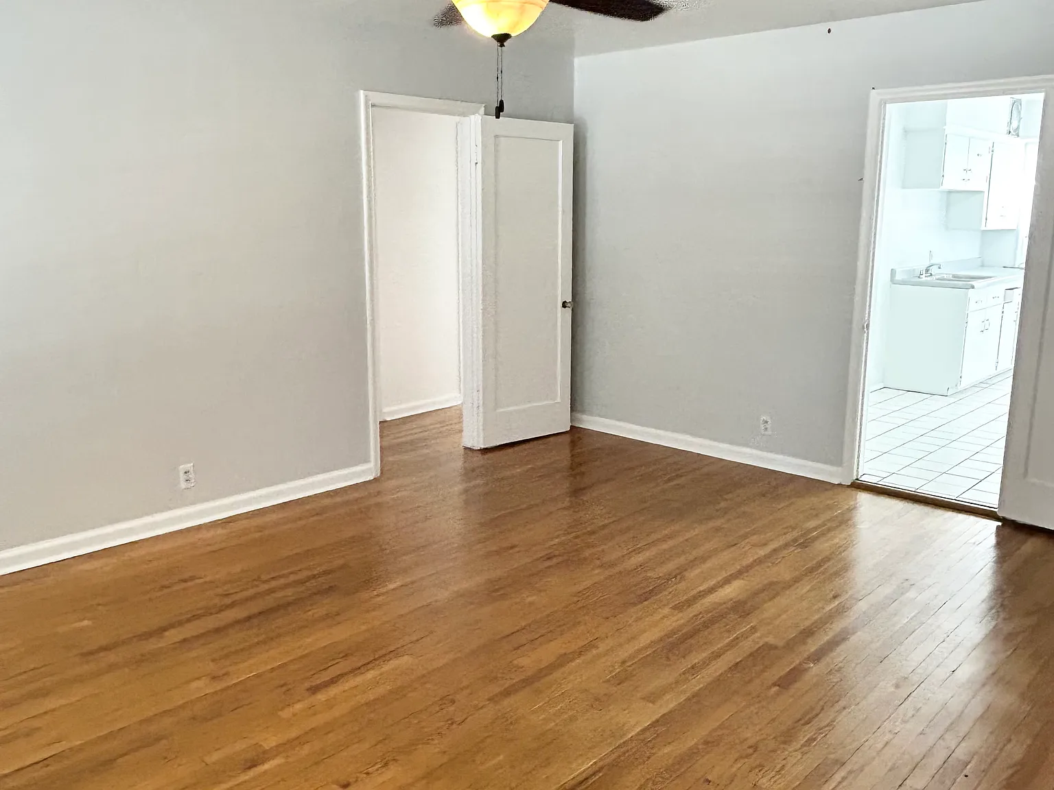 2 bed, 1000 sqft, $1,600 — Photo 2