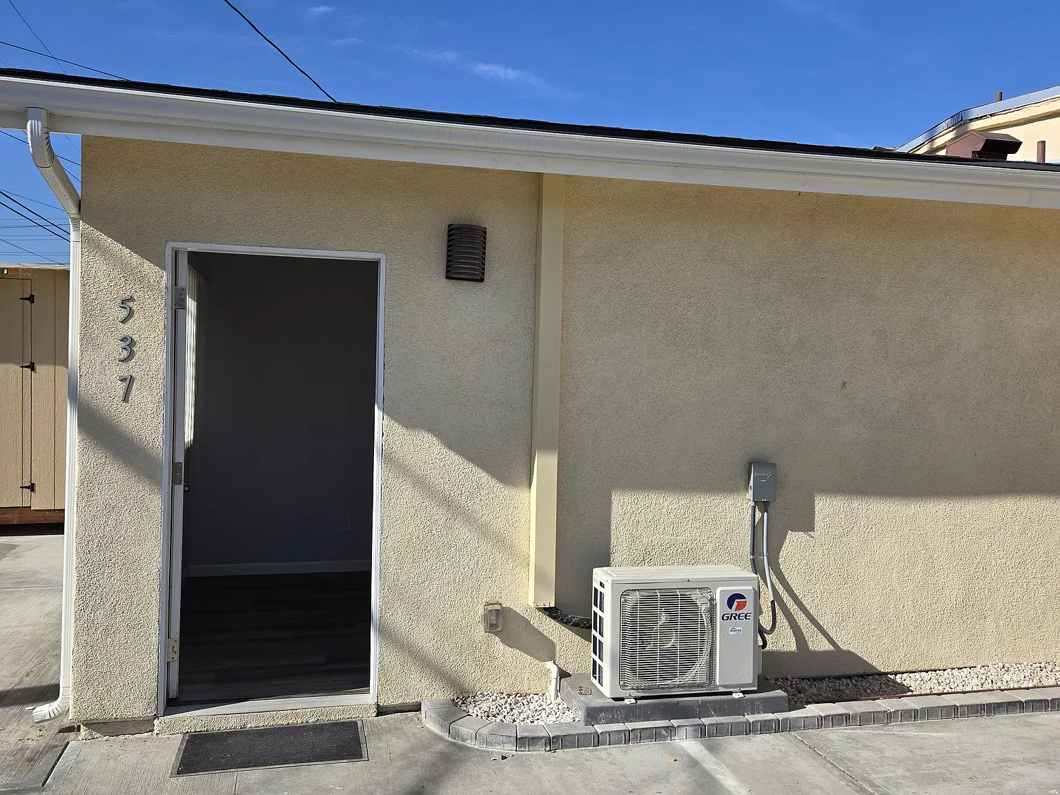 537 Hawaiian Ave — Photo 2