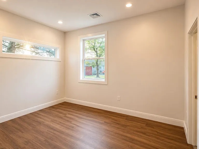 111 N Baltimore St — Photo 5