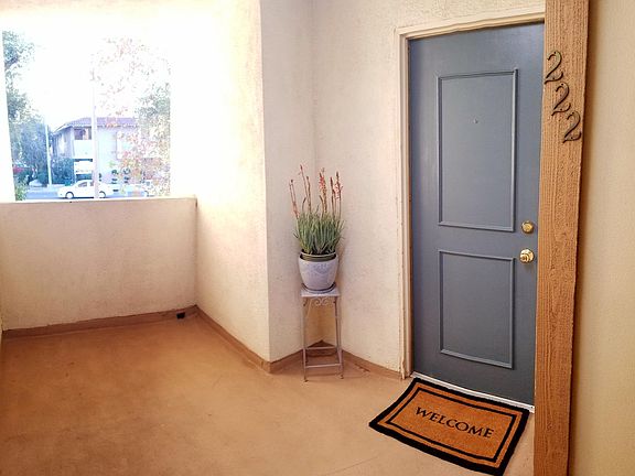 Corner unit with Private entrance