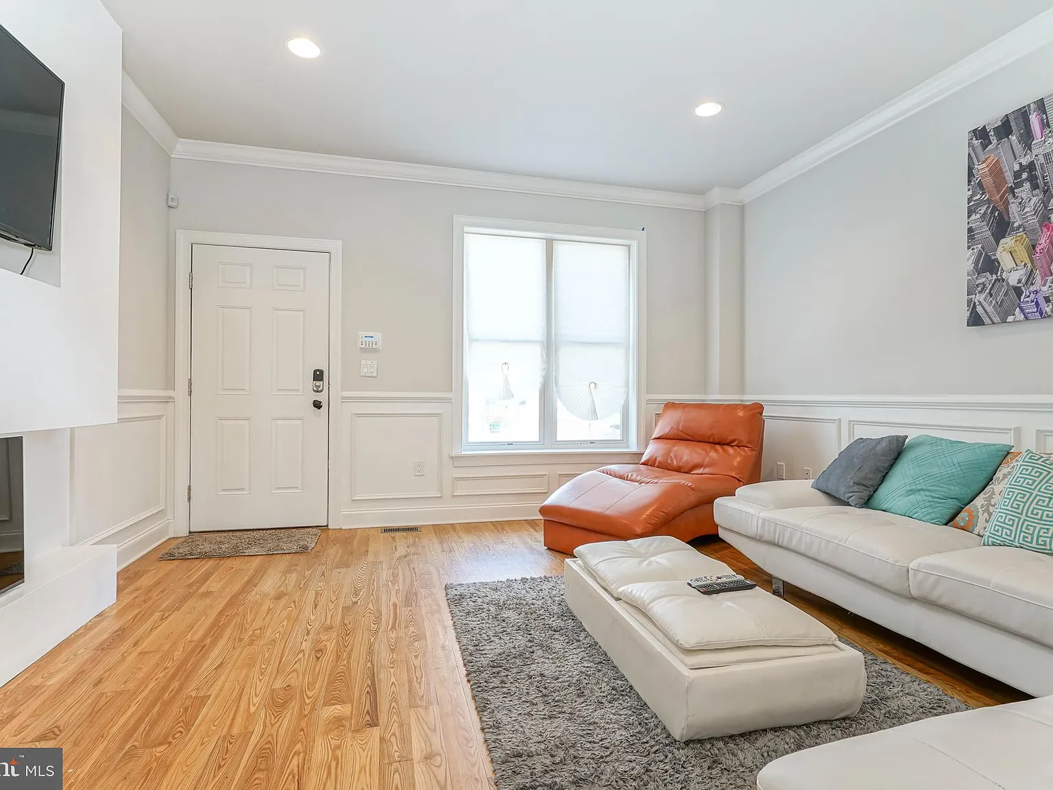 3 bed, 2.5 bath, 2800 sqft, $3,195 — Photo 3