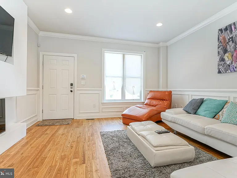 2332 Ellsworth St — Photo 3