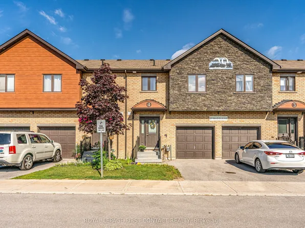 29 Madelaine Dr #4, Barrie, ON L9J 0G8