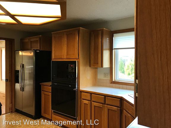 5th image of 4701 NE 25th Ct