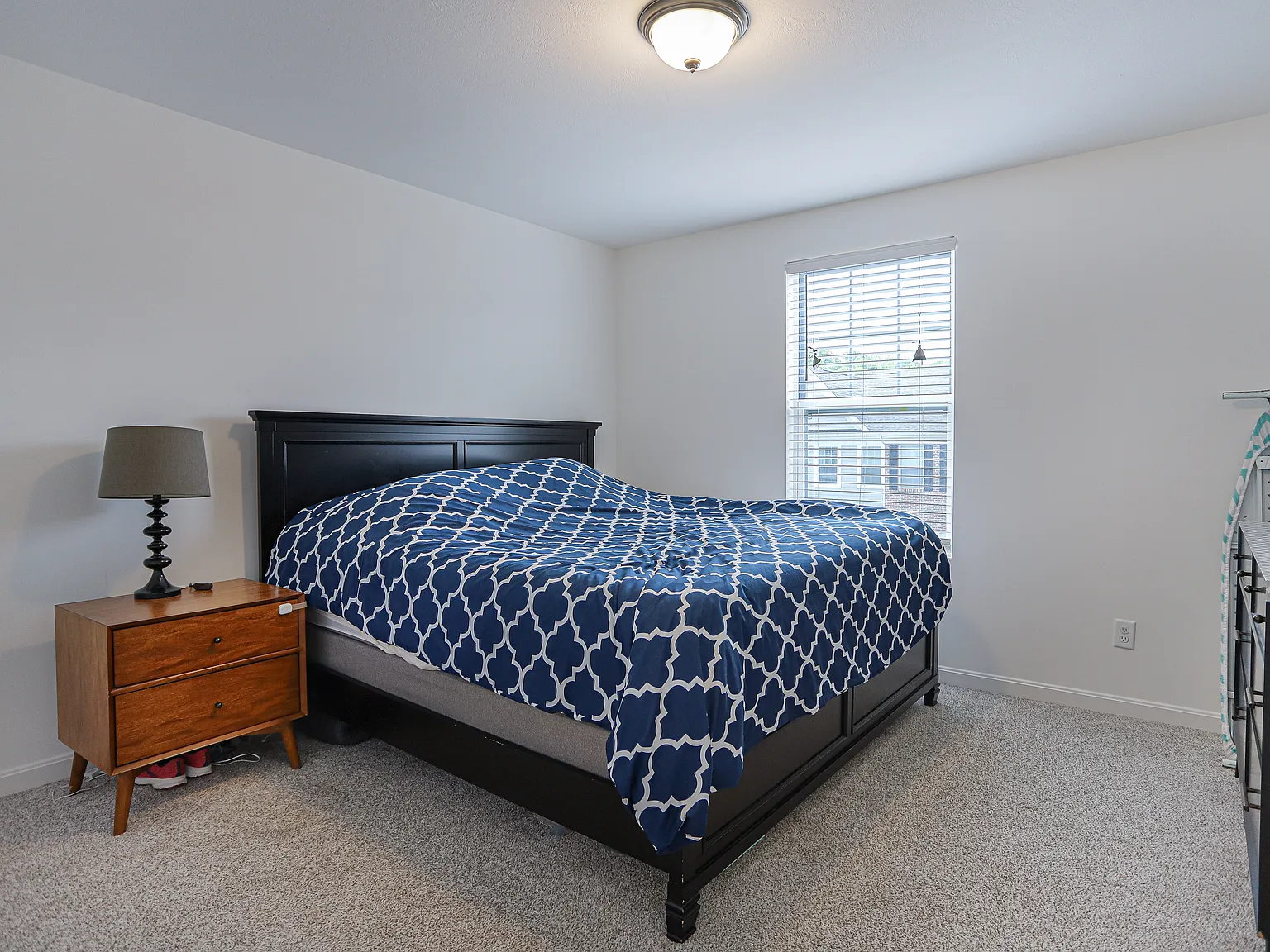 3 bed, 2.5 bath, 1800 sqft, $2,400 — Photo 3