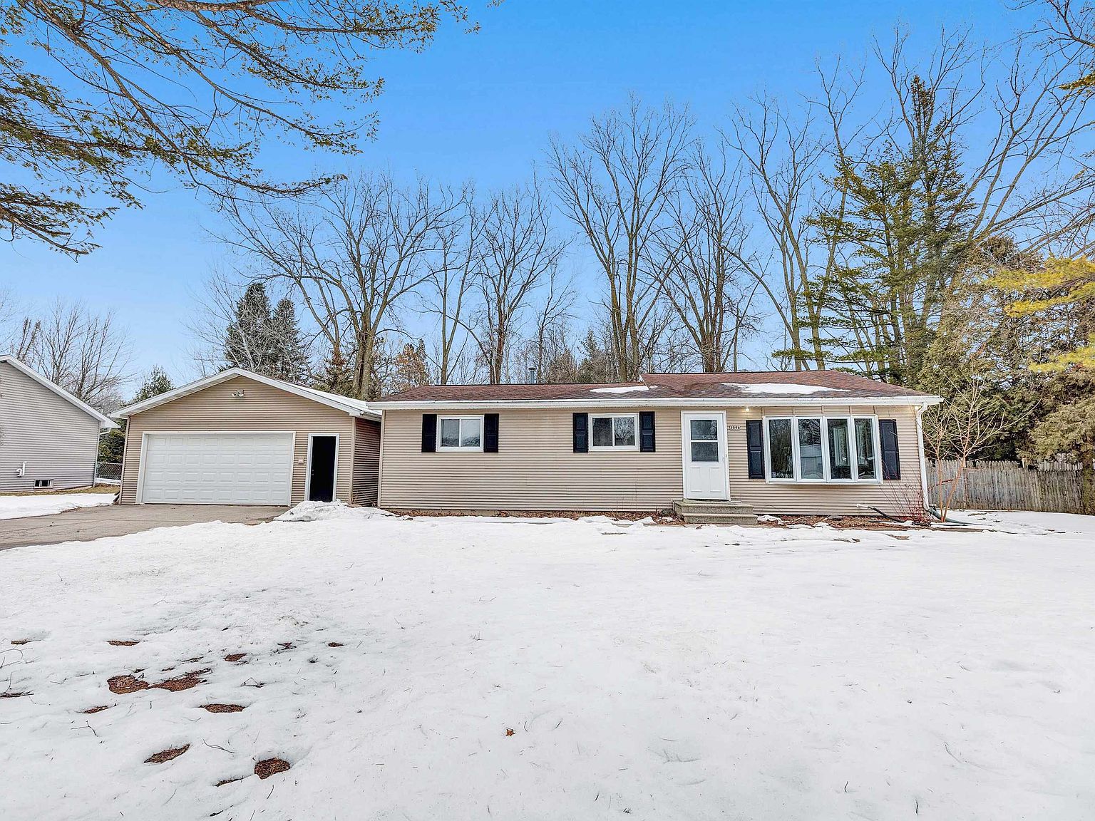 3096 Birch Rd, Suamico, WI 54173 | Zillow