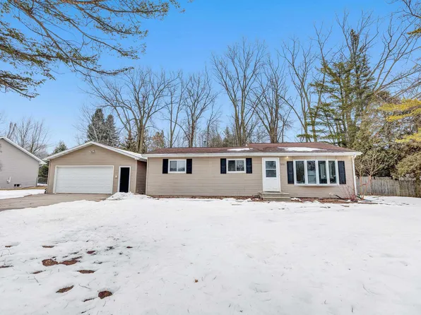 3096 Birch Rd, Suamico, WI 54173
