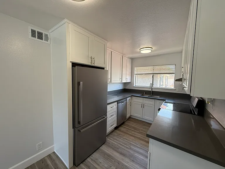 3280 Cabrillo Ave #3 — Photo 9