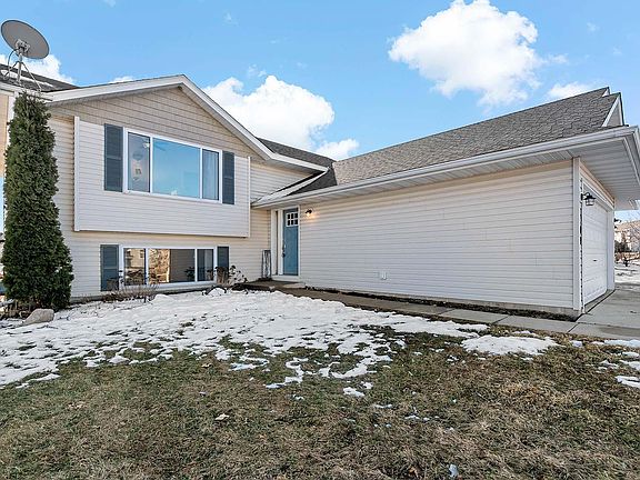 3rd image of 109 Gambrelle Ct
