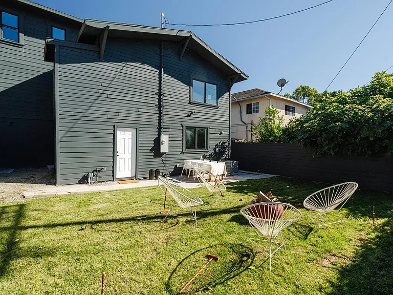 1134 Isabel St — Photo 27