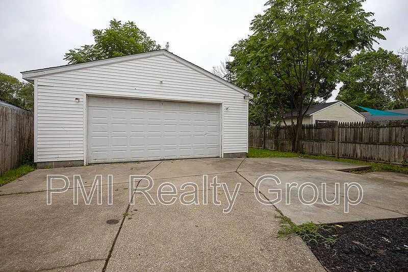 4 bed, 1.0 bath, $1,625 — Photo 3