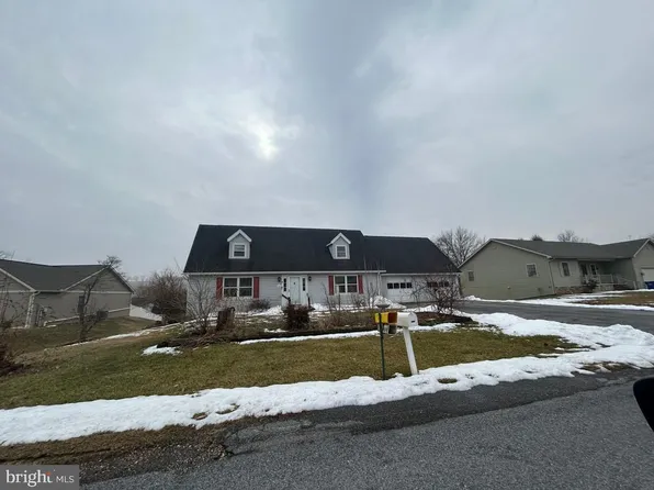 1048 Kunkle Dr, Chambersburg, PA 17202