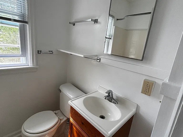 142 N Riverview Dr #3 — Photo 13
