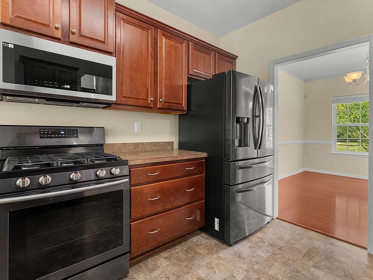 729 Creekwood Dr — Photo 17