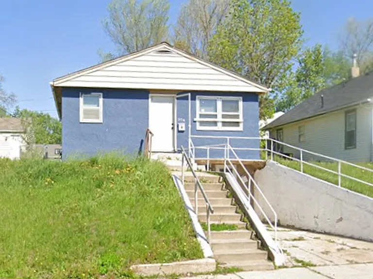 904 N Blauvelt Ave — Photo 2