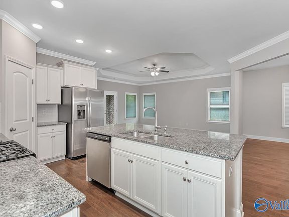 3rd image of 2608 W Creek Dr