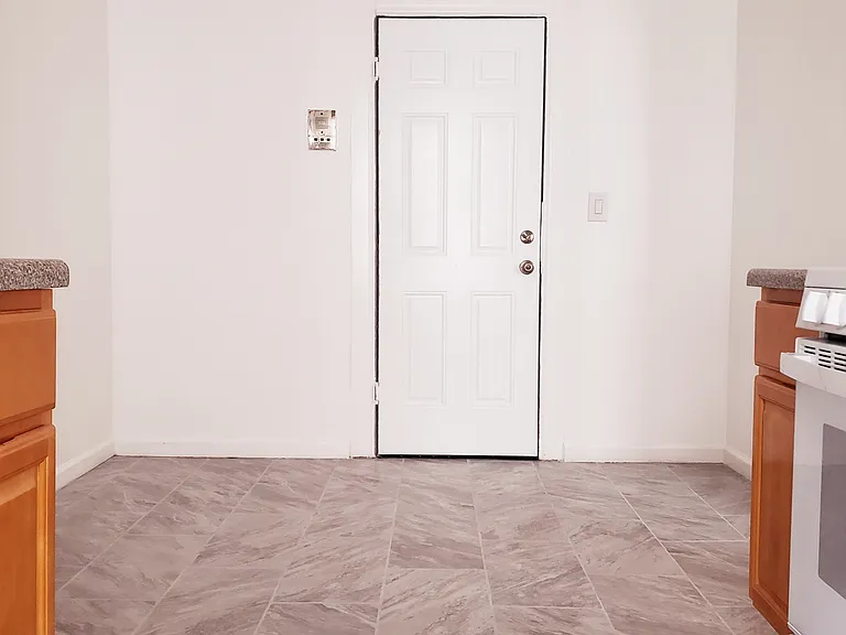 73rd St — Photo 7