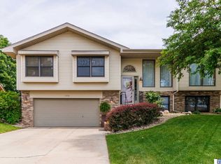 17233 Woolworth Ave, Omaha, NE 68130