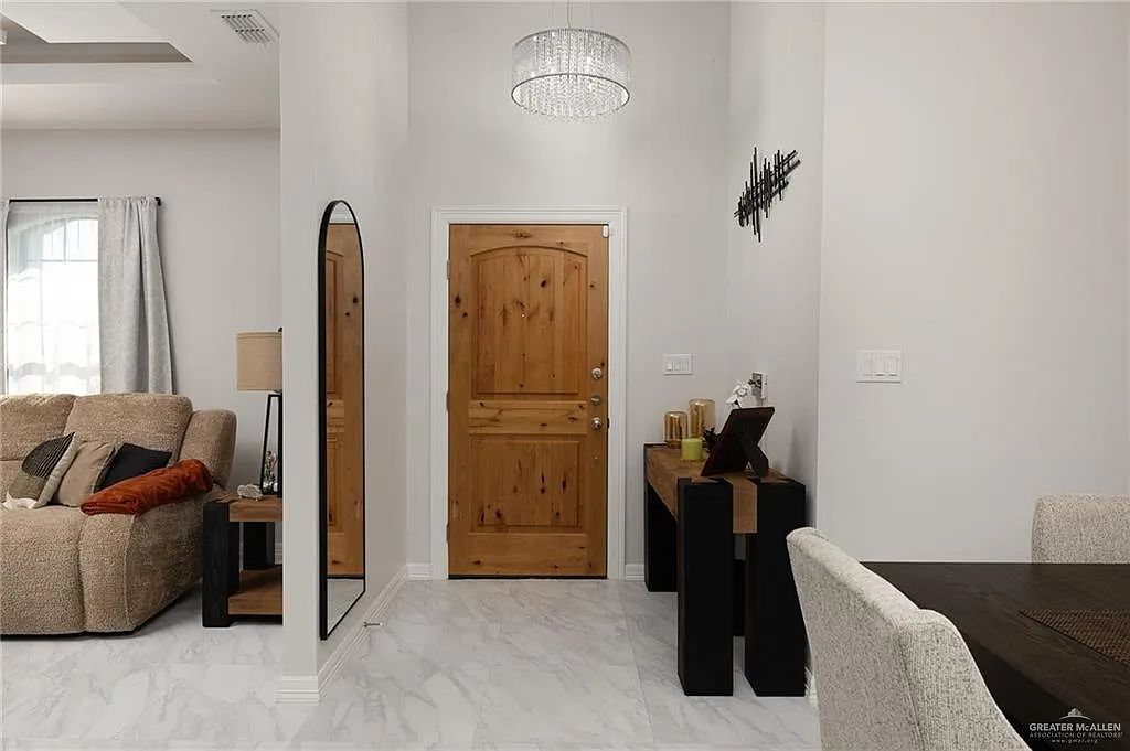 3 bed, 2.0 bath, 1529 sqft, $2,500 — Photo 2