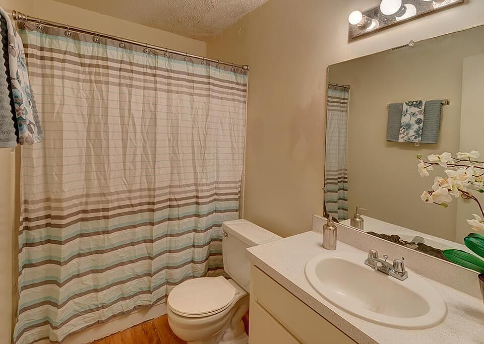 2nd image of 2917 Southwest Dr