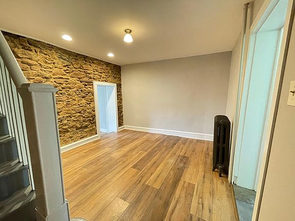5th image of 4467 Silverwood St