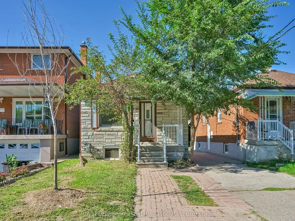 20 East Dr, Toronto, ON M6N 2N7