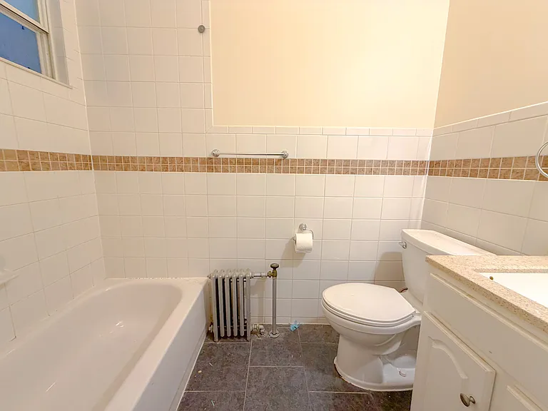 105 E 31st St #1 — Photo 11