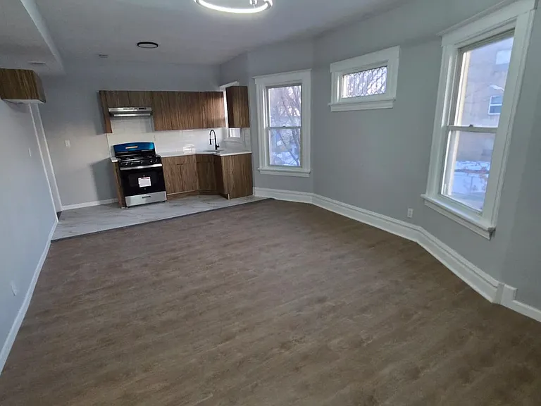98 S Grove St #2 — Photo 6