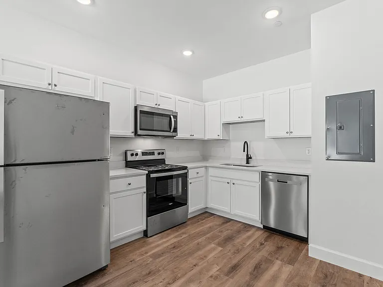 912 Barrow St #1 — Photo 7