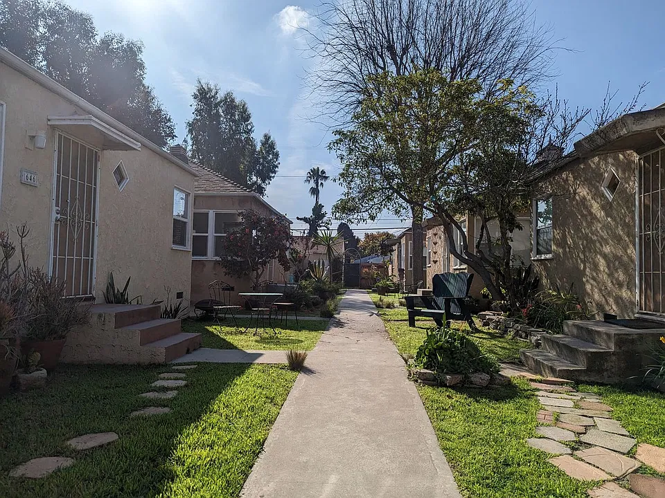 642-648 Rose Ave
