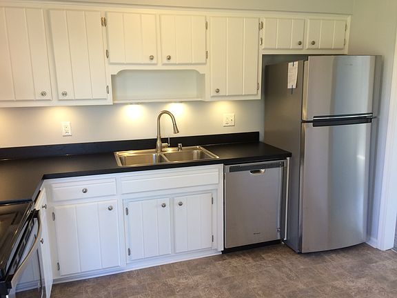 3rd image of 221 Chrisman Ln