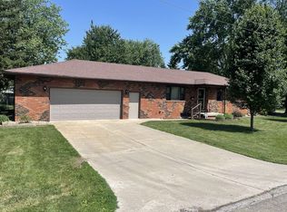 310 S Buck St, Le Roy, IL 61752