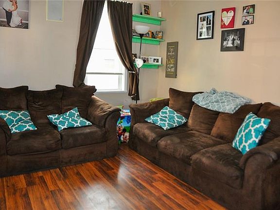 3rd image of 22 Zeller St
