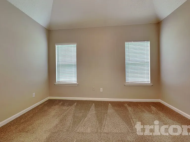 496 Birchwood Dr — Photo 7