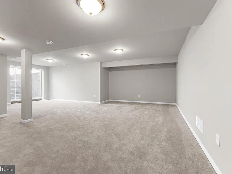 243 Wavyleaf Dr — Photo 32