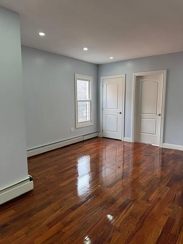 3 bed, 1.5 bath, 1000 sqft, $2,800 — Photo 2