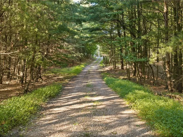 8371 French Hill Rd NW, Bolivar, OH 44612