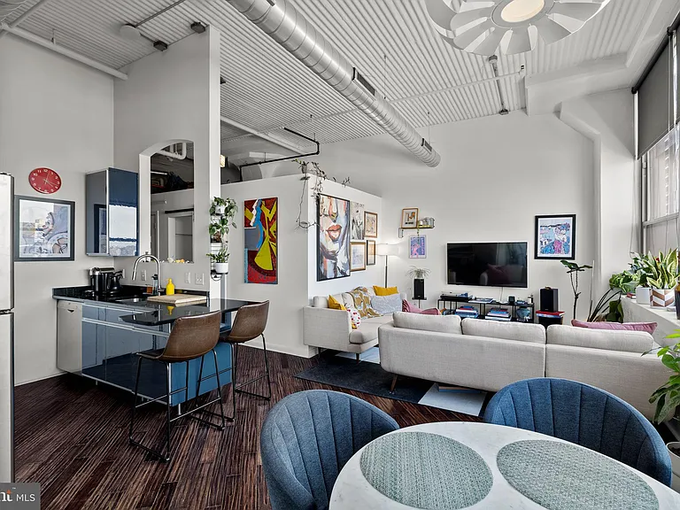 2200 Arch St #28-804 — Photo 2
